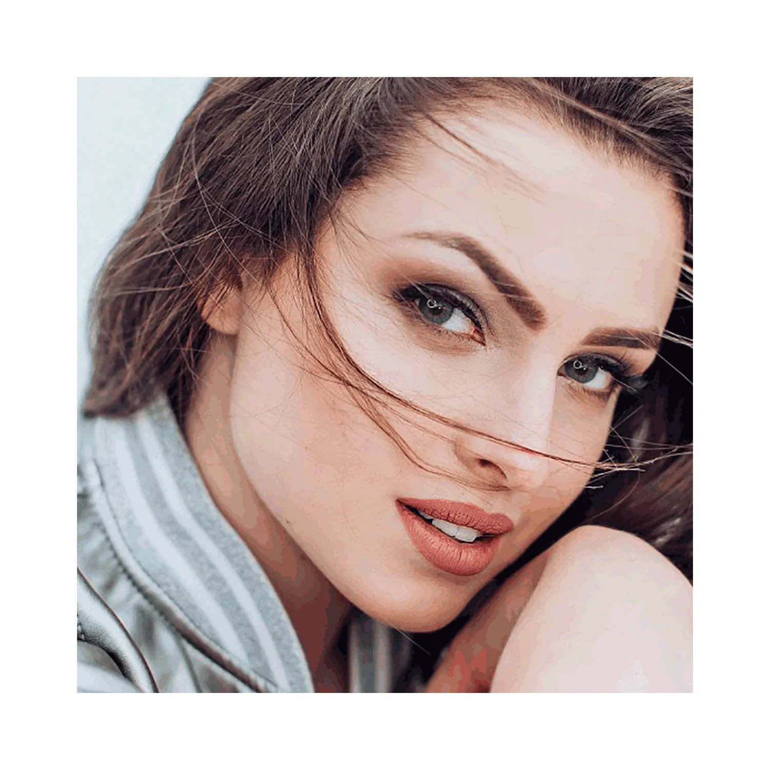 أدور عدسات لاصقة تجميلية تراي أزرق